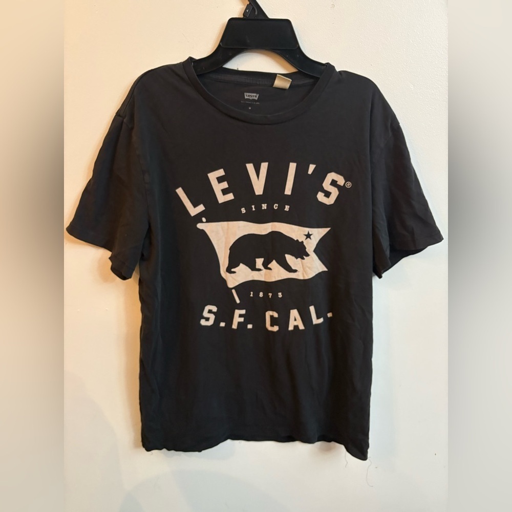 Levi's black Graphic Tee for Men medium